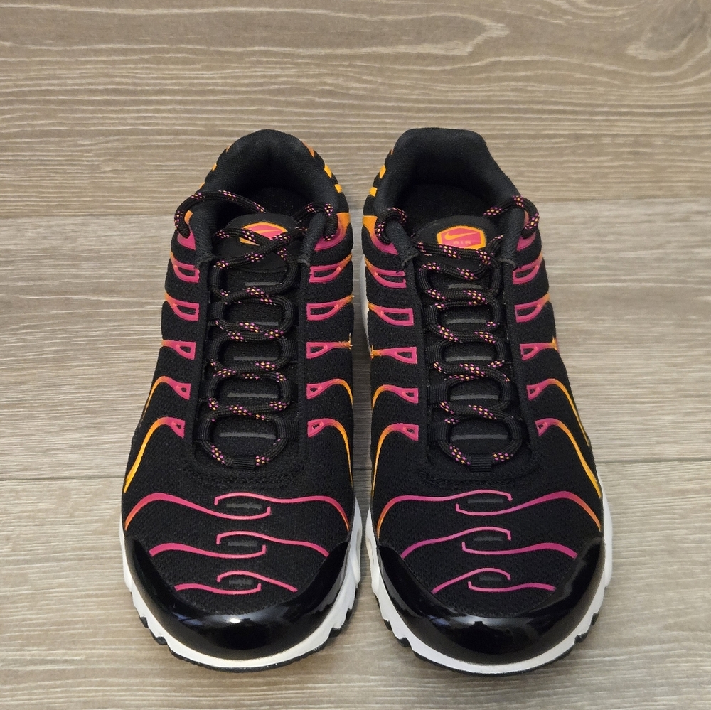 Nike Air Max Plus TN Size 6Y (GS) Fits 7.5W Black Active Pink White DX9264-001 - Picture 3 of 6